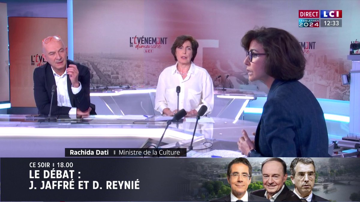 La Queen Rachida Dati ن passe à la sulfateuse François Hollande ! Que c'est bon ! L'attelage de Hollande 🤣🤣