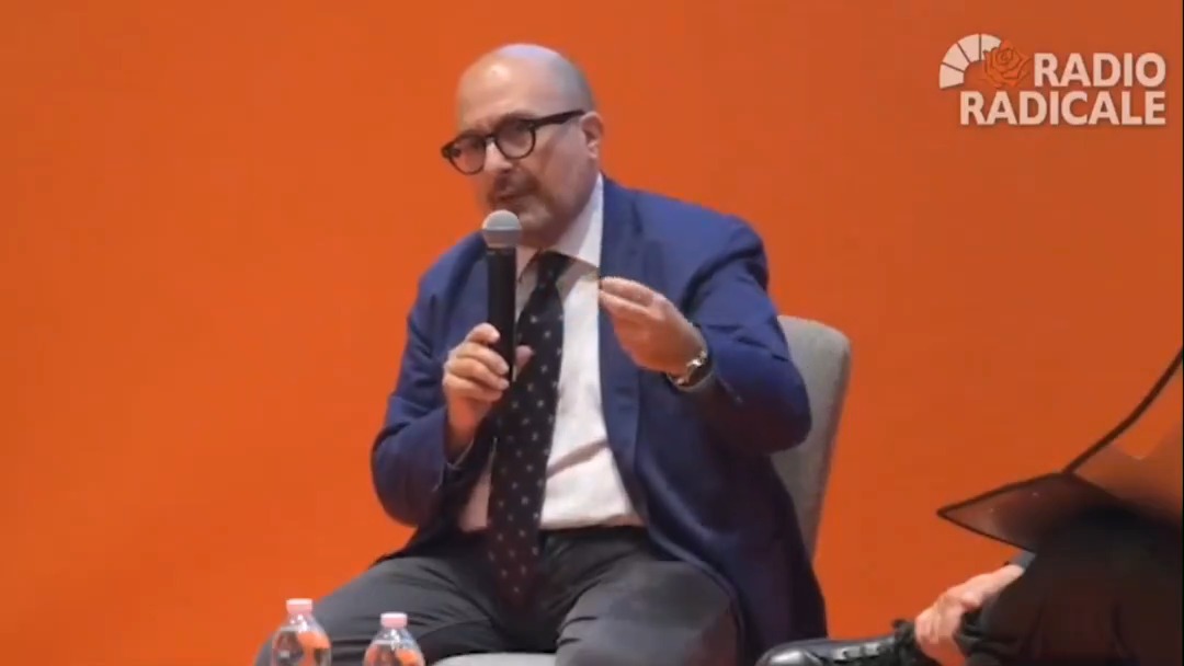 Il ministro Sangiuliano: "Colombo voleva raggiungere le Indie circumnavigando la Terra sulla base delle teorie di Galileo Galilei" Galileo Galilei sarebbe nato 70 anni dopo. Niente, con l'America proprio non ce la fa @crazyitalianpol