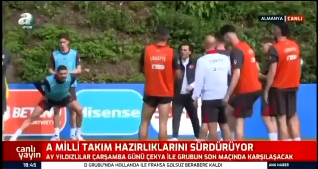 Arda Güler gol sevincinde “tevekkül” işareti yapmasının ceremesini mi çekiyor? Montella, antrenmanda Dünya yıldızı Arda’ya kötü davranmasının başka ne sebebi olabilir?