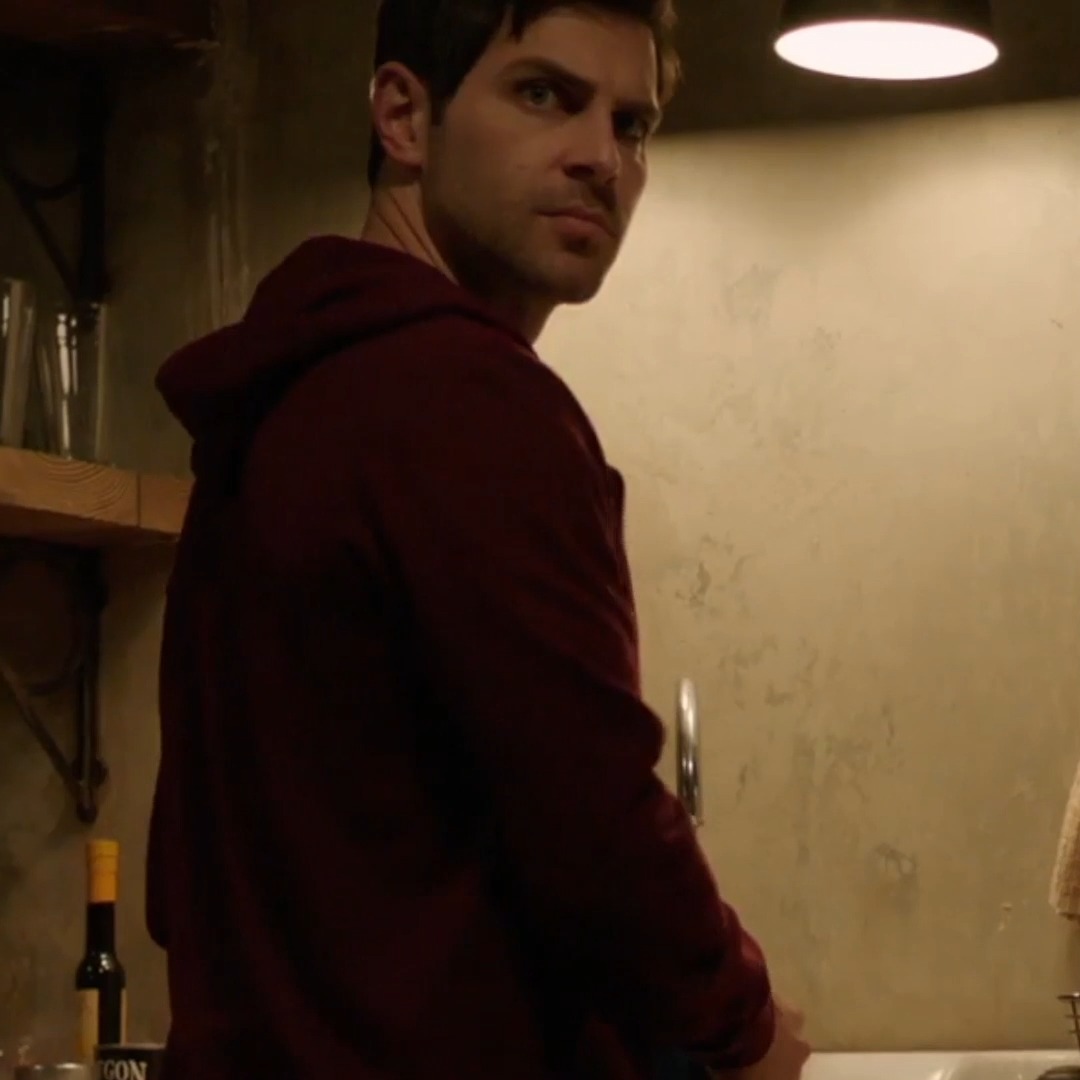 Who else is going to binge all of #Grimm this summer ✋ Stream free on The CW App!