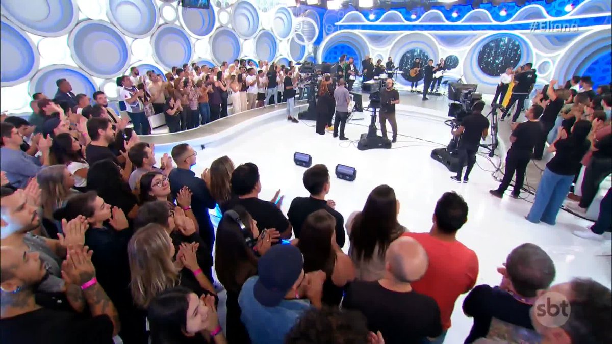 O Programa Eliana agradece e celebra a sua companhia durante todos esses anos que passamos juntos. Tudo que foi feito neste palco sempre esteve repleto de amor, carinho e dedicação a cada um de vocês. Foram 15 anos inesquecíveis. O nosso muito obrigada 🧡 #Eliana