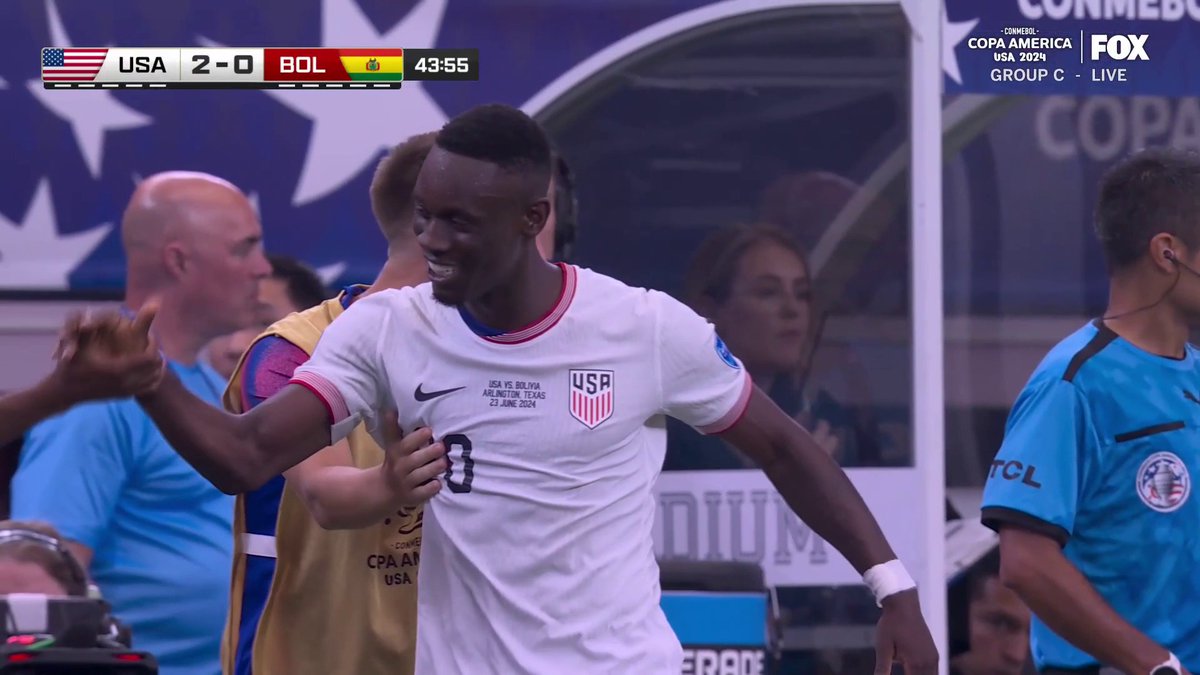 BALLLLLOGUN!!!! ๐บ๐ธ๐บ๐ธ The U.S. Soccer Men's National Team striker places it perfectly ๐โจ