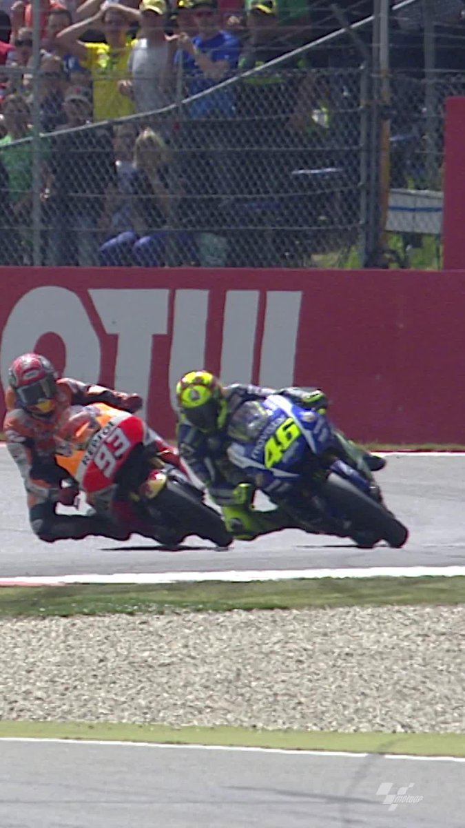 A clash of titans at the final chicane ⚔️ There's no way to forget this epic duel from 2015 🤯 #DutchGP 🇳🇱