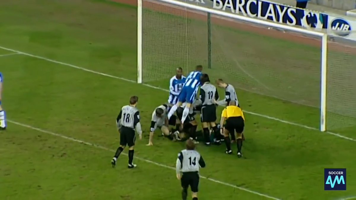 This still makes me laugh out loud to this day 😅🤣 Jimmy Bullard leapfrogging a goalmouth scramble 😭😭