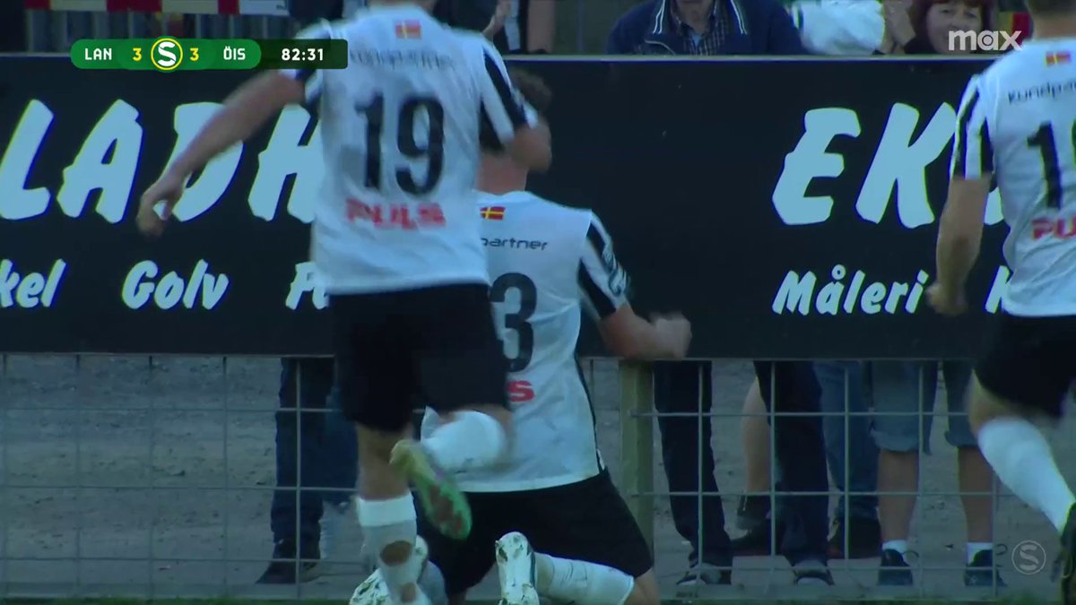 4-3! Det svänger rejält i Landskrona och hemmalaget är åter i ledning i och med Max Nilssons andra mål för kvällen! ⚫⚪ 📲 Se all kommande sport på vår nya streaming-hemmaplan Max, där du ser allt från Superettan.