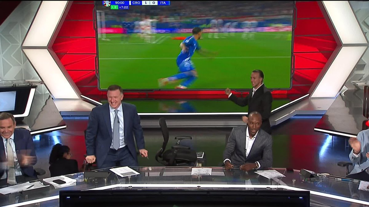 .Federico Bernardeschi's reaction to the game-tying goal is incredible! 😂