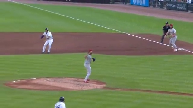The Philadelphia Phillies just turned a TRIPLE PLAY! 😳