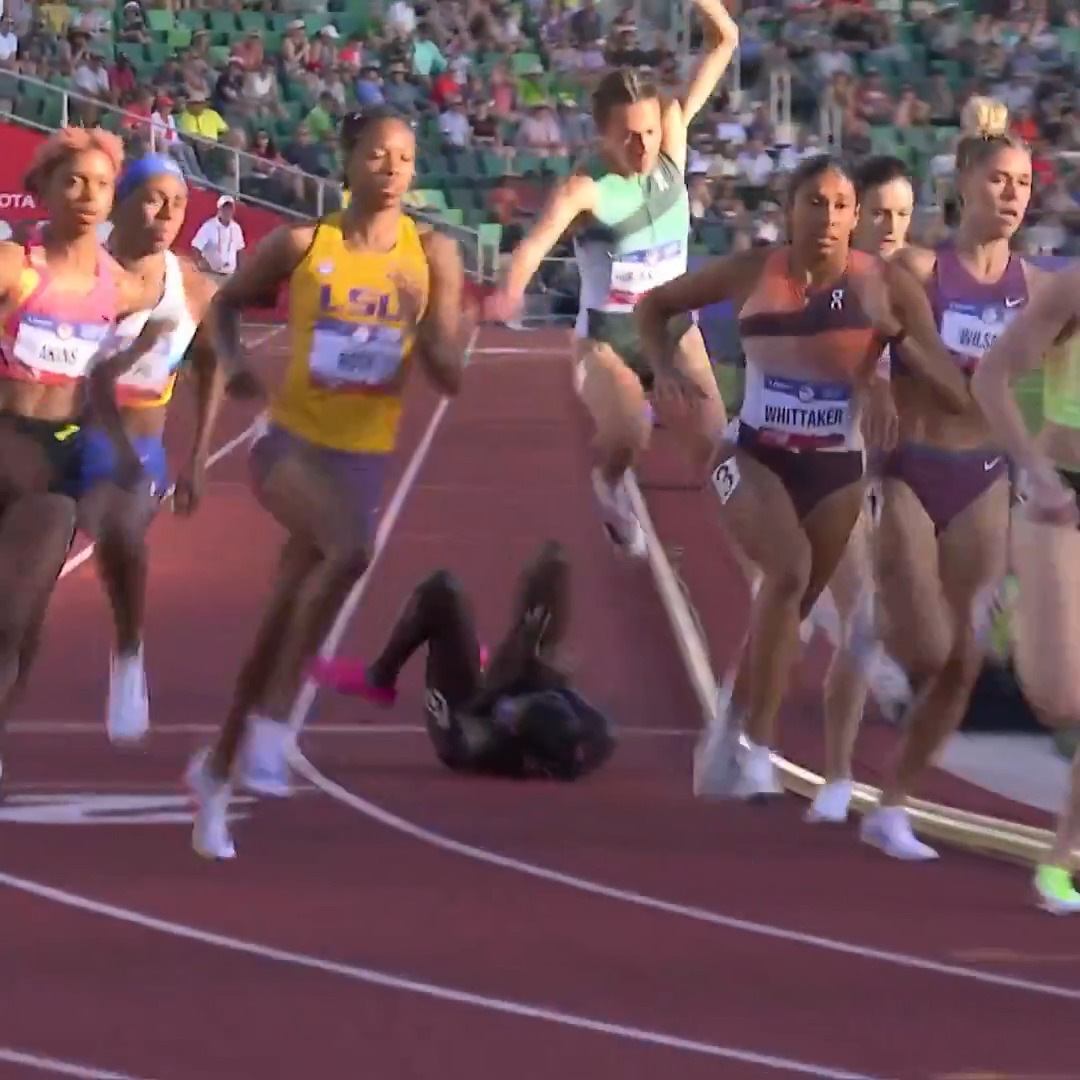 Dramatic final in the #TrackFieldTrials24 women's 800m. American record-holder Athing Mu falls 200m into the race and Nia Akins wins, running the fastest time of her life (1:57.36).