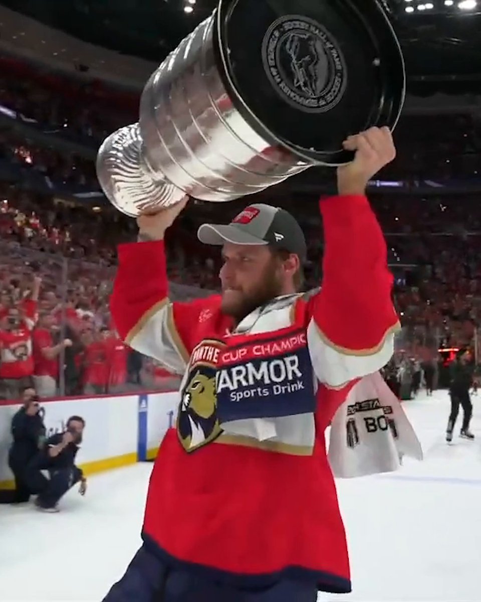 The captain lifts the #StanleyCup! 🫡