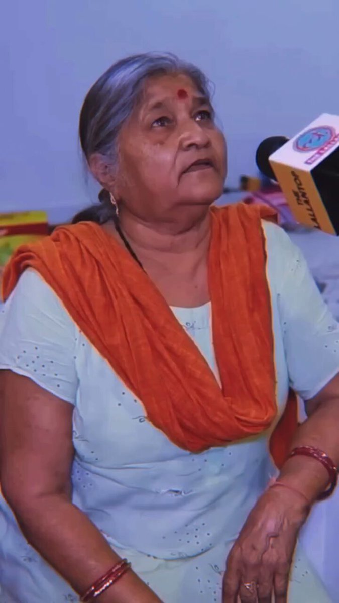 ये वृद्धाश्रम में बढ़ती भीड़ बताती है..... . . . . आजकल औलाद की परवरिश नहीं , शायद उन्हें पैदा करना ही गलत है......!!