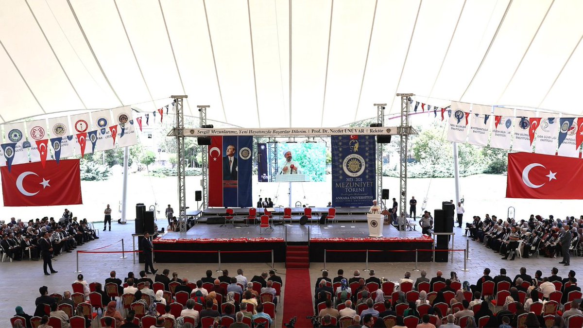 “Diyanet İşleri Başkanlığımız bünyesinde kurulan Diyanet Akademisi büyük bir devrim oldu.” Ankara Üniversitesi İlahiyat Fakültesi’nin '2023-2024 Mezuniyet Töreni'nde öğrencilerin mezuniyet sevincine ortak olduk. Öğrencilerimizi tebrik ediyor, hayatlarında başarılar diliyorum.
