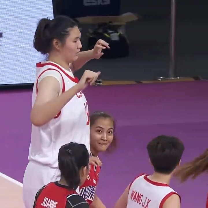 16-year-old Zhang Ziyu, the 7’5 female basketball player, barely broke a sweat during her debut for Team China