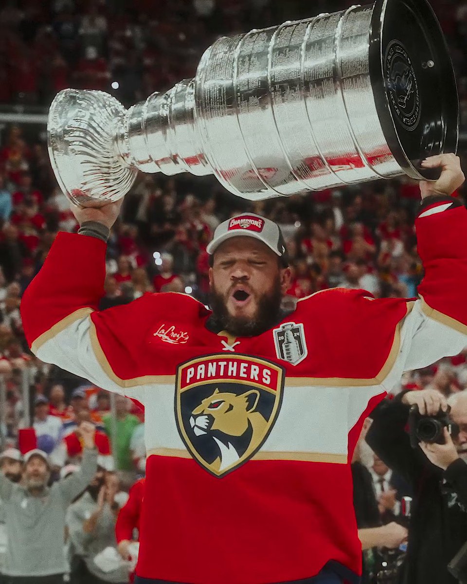 The moment that makes it all worth it. 🥰 #StanleyCup