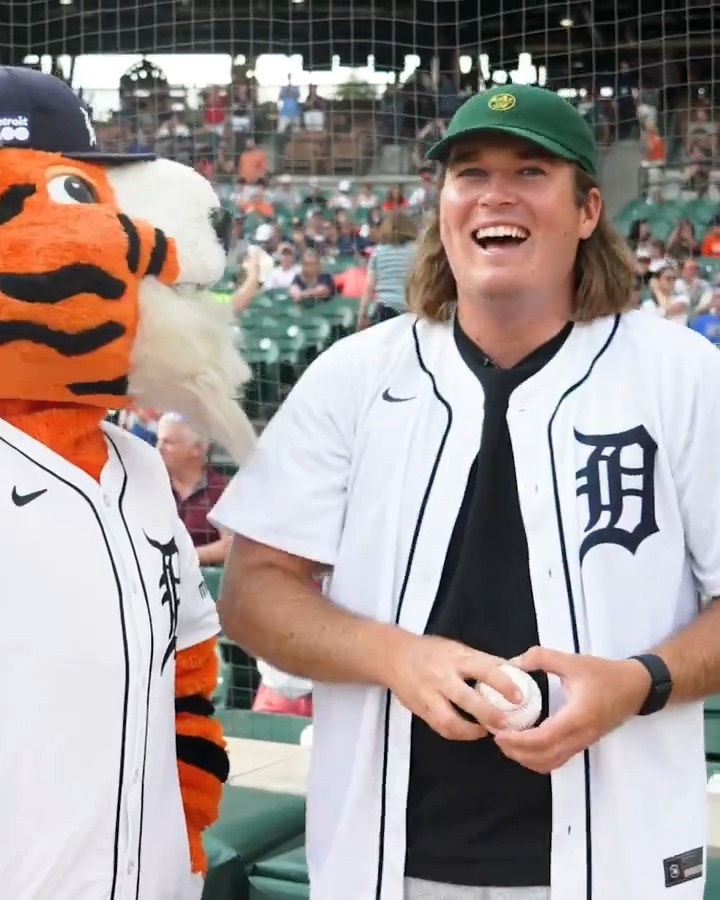 🥇 Two weeks ago: Low am honors @USOpenGolf 🇺🇸 Last week: T9 on PGA TOUR Americas ⚾ Monday: First pitch at @Tigers game ⛳ This week: TOUR debut as a pro Rocket Classic It's Neal Shipley's world and we're just living in it.