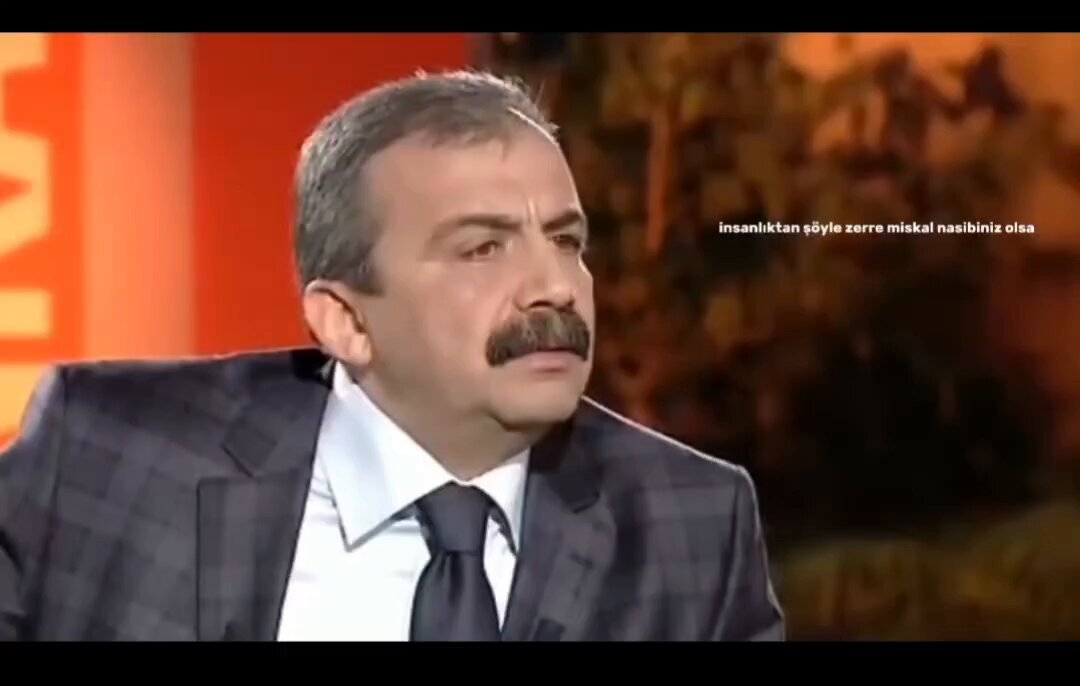 "Kürtler ateş gibidir doğru yaklaşırsan ısıtır yanlış yaklaşırsan yakar." Rojbaş Kurd✌️