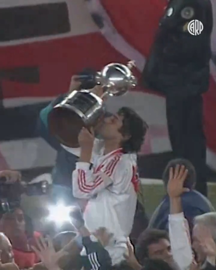 🔙🎥 Una noche histórica y una nueva final ganada en casa, hace 28 años 🏆🤍❤️🤍