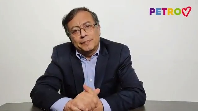 Hoy es un buen día para recordar el intento de golpe de estado que intentó petro hacerle a Duque. “No abra su negocio mañana, permita q sus empleados no trabajen, no saque su carro mañana, ni su bus, ni su camión, ni su taxi, no vaya a trabajar”