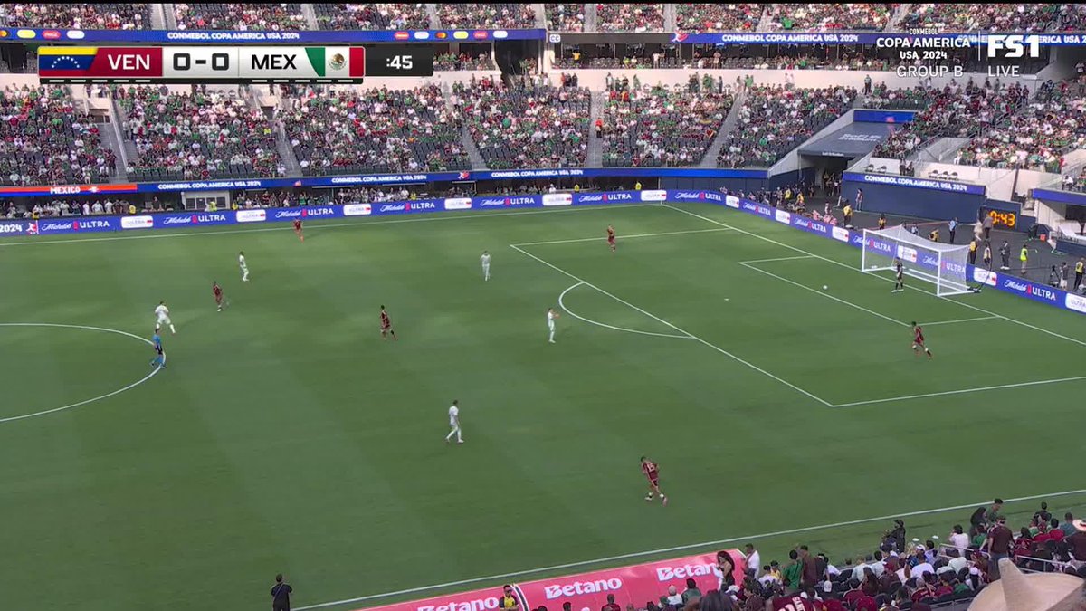Early chance for Mexico but they cannot connect. #CA2024