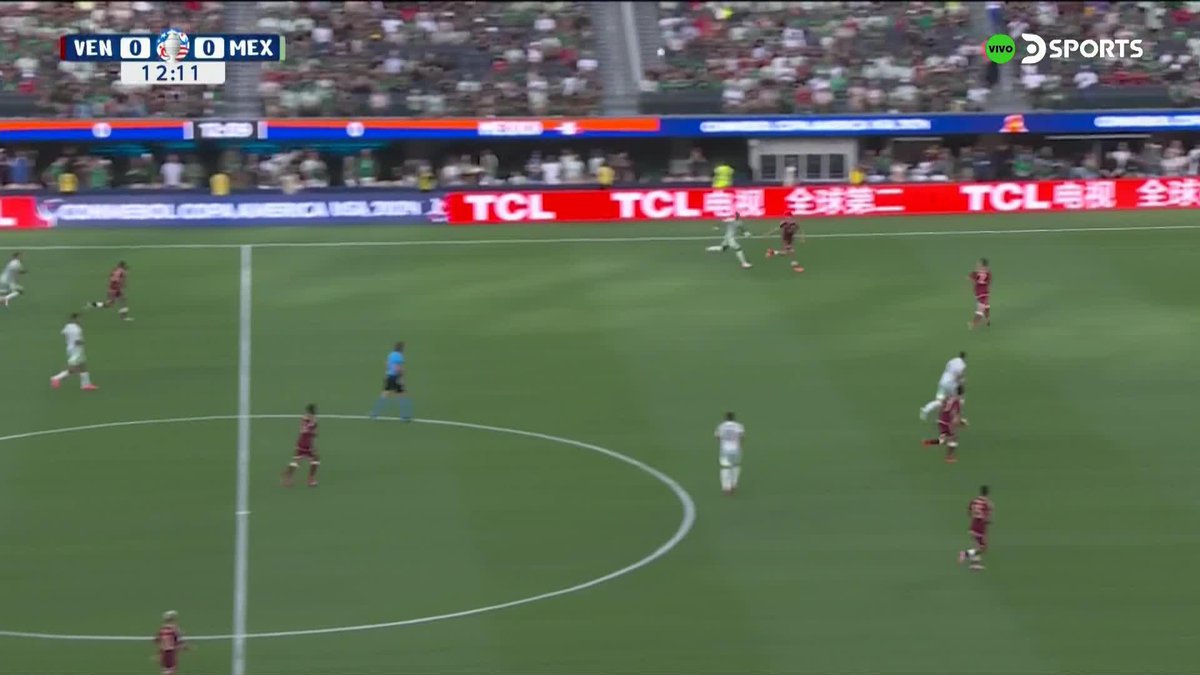 La hinchada de México gritándole 'ole' a Venezuela con el partido 0-0 😳