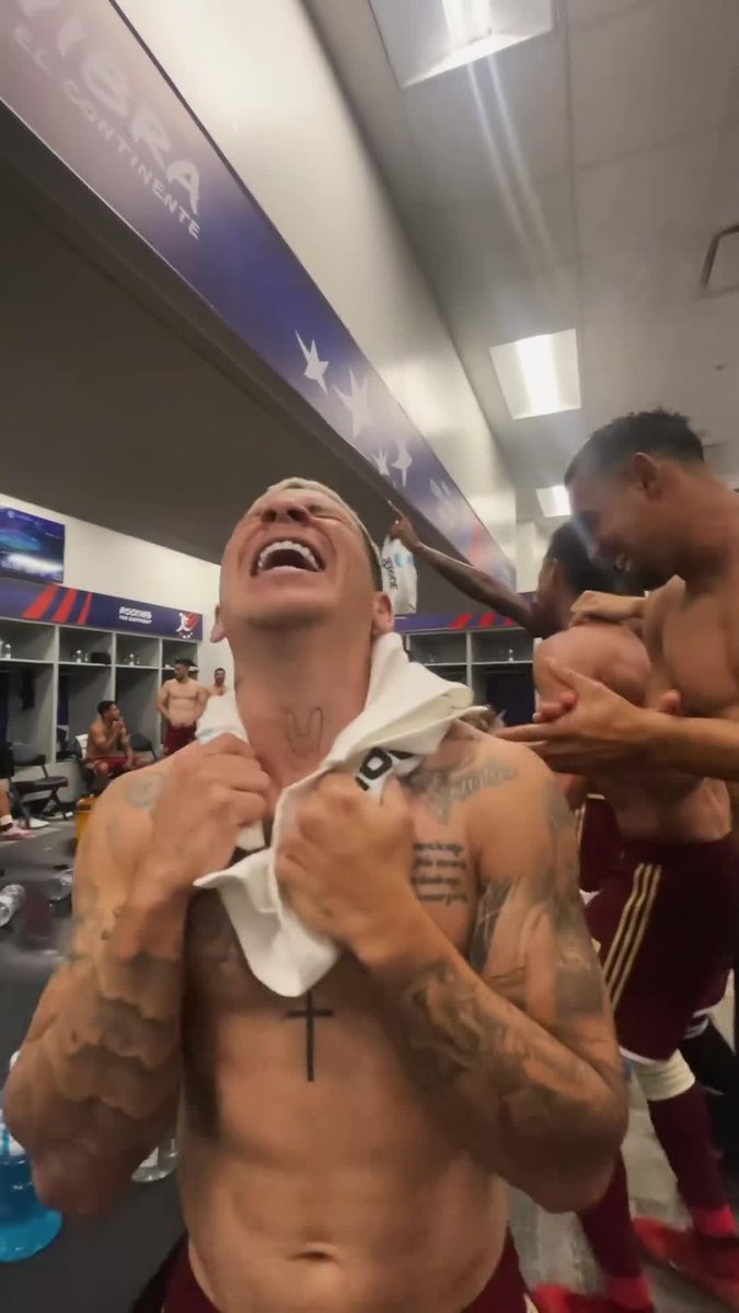"LLORARÁS Y LLORARÁS..." Canta y baila Venezuela rumbo a los cuartos de final de la #CopaAmérica. 📹 La Vinotinto