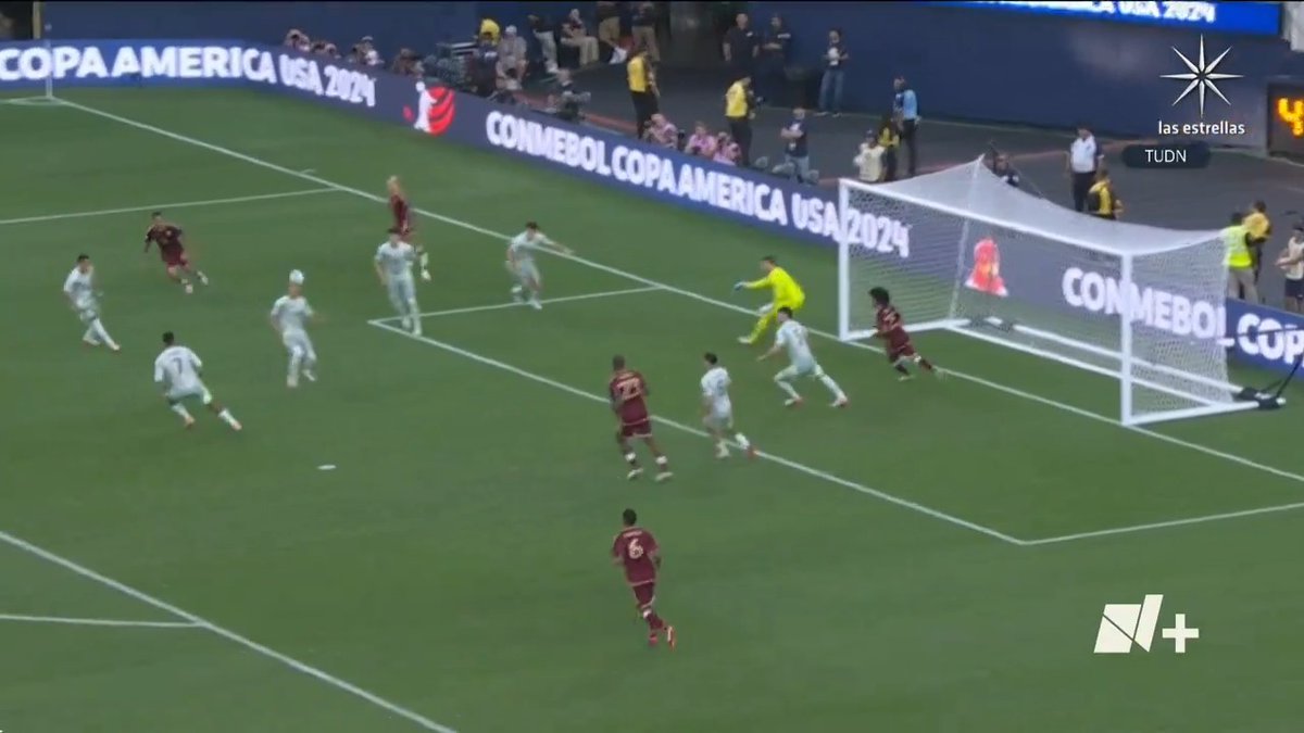 La Selección Mexicana de futbol cayó en su enfrentamiento contra Venezuela, 1-0, en el Sofi Stadium, en California, lo que complica su pase a la siguiente ronda de la #CopaAmérica2024. #EnPunto con Enrique Acevedo | #DecideInformado