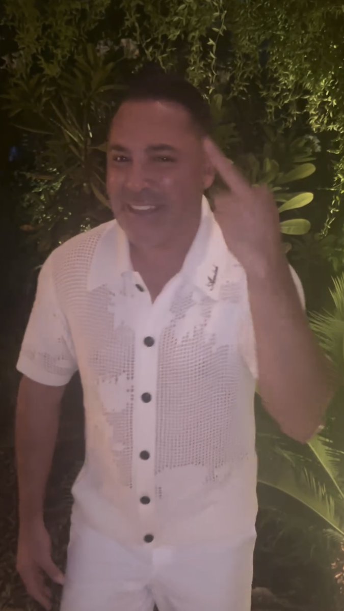 Oscar De La Hoya blasting Devin Haney on Instagram today: “You’re pathetic, dancing around in the bowling alley because you got your decision reversed? Nobody’s going to forget that beating. Accusing me of not paying you? You just do not sell. F*** you.” [🎥 Oscar De La Hoya]
