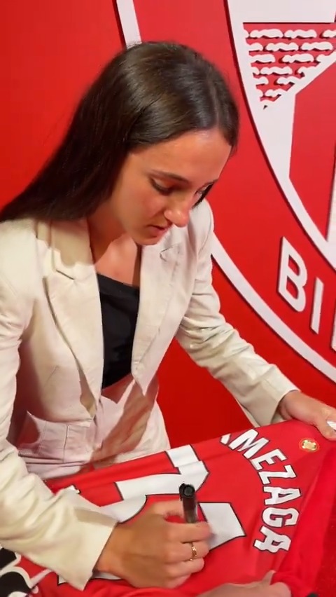 👕 Jone Amezagaren kontratu berrikuntza sinatutako kamiseta baten zozketarekin ospatuko dugu! 📲 Sigue a Athletic Club 🔁 RT & Like 💭 Deja un mensaje a nuestra delantera 🍀 Irabazlea, uztailaren 1ean, astelehenean, 12:00etan, iragarriko dugu. Zorte on! #JoneAmezaga2027