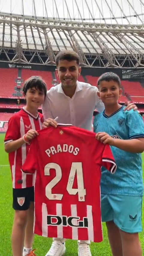 👕 ¿Quieres la camiseta firmada por Beñat Prados? 1️⃣ Sigue a Athletic Club 2️⃣ RT &amp; Like a este post 3⃣ Un mensaje a nuestro león 🍀 Anunciaremos la persona ganadora el miércoles 3 de julio a las 12:00 horas. Zorte on! #BeñatPrados2031 🦁