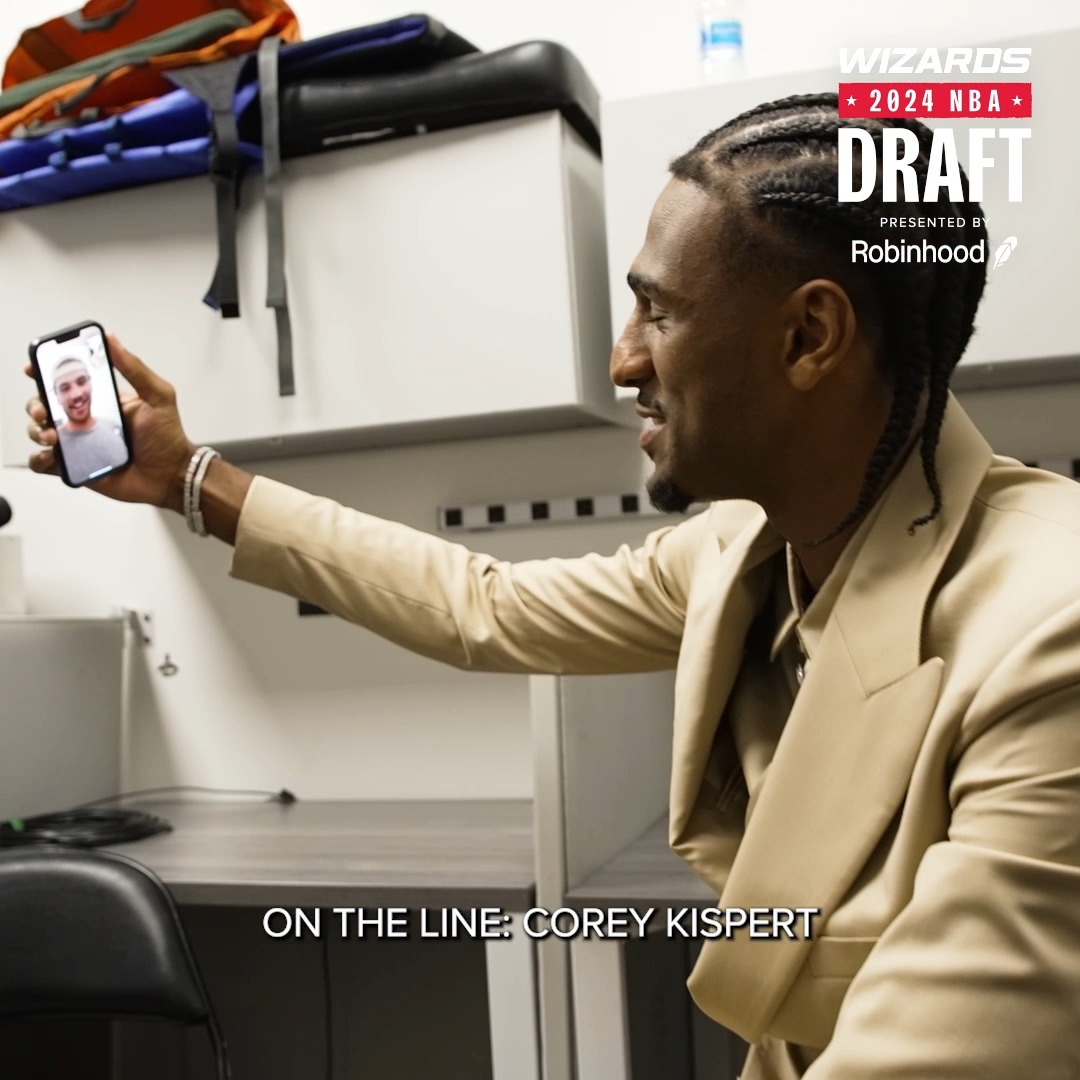 If you need us for the rest of the day, we'll be watching this wholesome video on repeat. 🥹📞 🤝 pres. by Robinhood