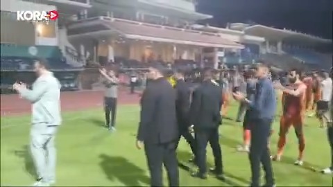 "أبطال الدوري اهم.. اهم اهم اهم" جمهور بيراميدز يدعم لاعبي الفريق خلال مباراة سموحة في دوري Nile 🏆