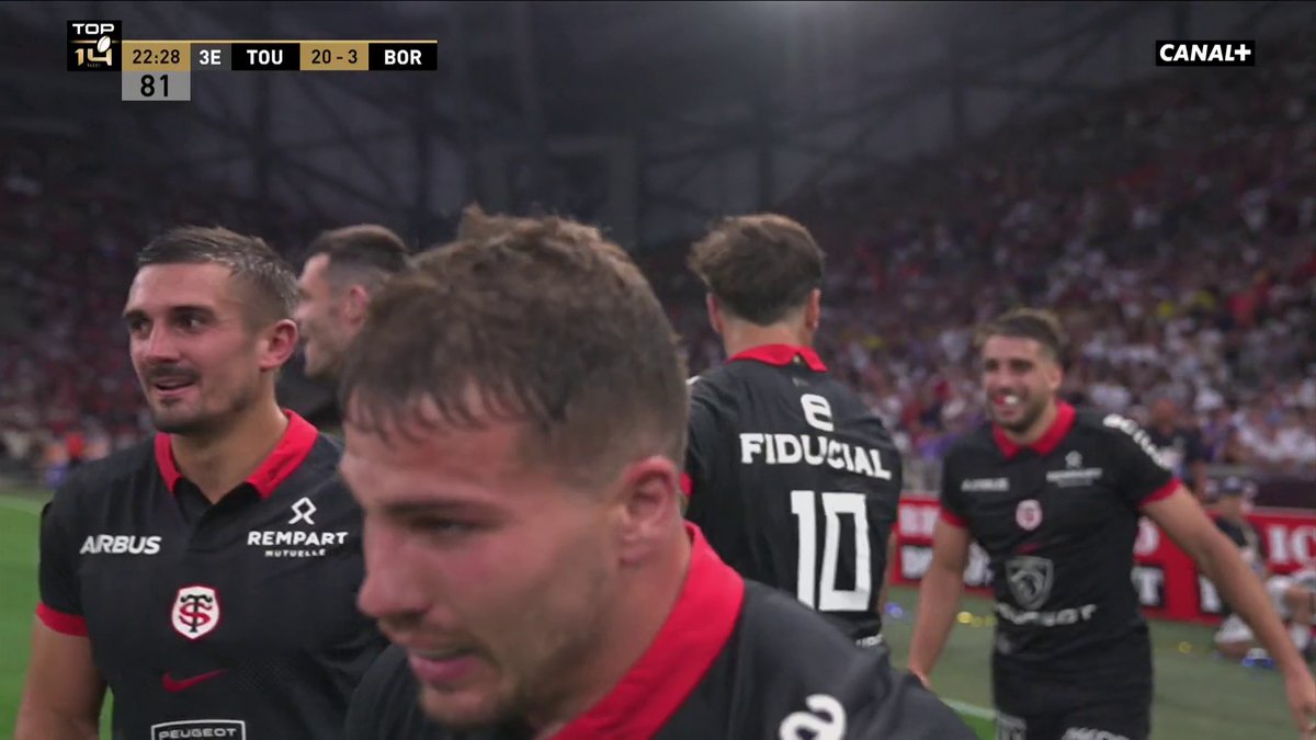 Antoine Dupont n’a pas d’équivalent et n’en aura peut-être jamais. Il repousse les limites à chaque match et se rapproche indéniablement du podium des meilleurs joueurs de l’histoire.