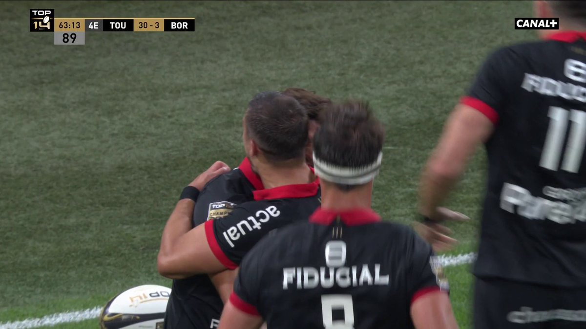 Ntamack qui recentre son coup de pied car il sait que Ramos est à l’intérieur… Certains coachs peuvent tuer pour avoir cette alchimie.