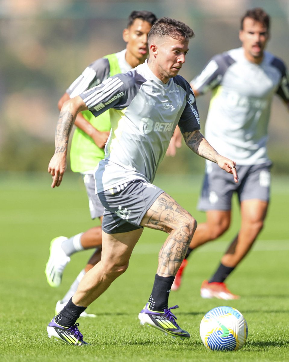 ⚽🔥 Se liga nesse gol do Bernard: teve golaço no treino de hoje! 🐓