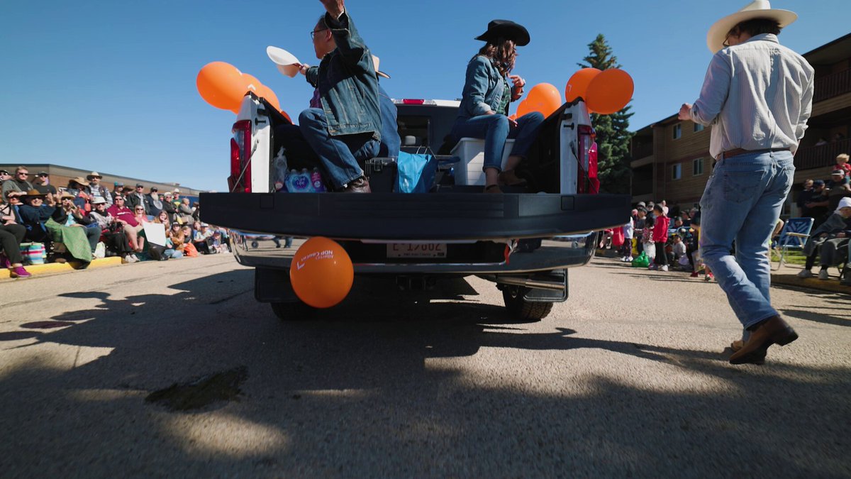 It was great to put on my boots and kick off summer at the Ponoka stampede today with my NDP colleagues. Yahoo!