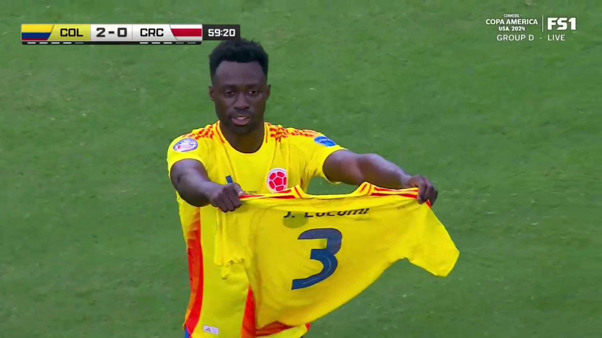 Davinson Sánchez held up Jhon Lucumí's jersey after he scored tonight 🇨🇴🙏