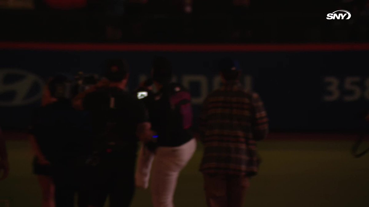 OMG! Candelita (Jose Iglesias) shut down Citi Field with a performance of his new song 'OMG!' 🎵