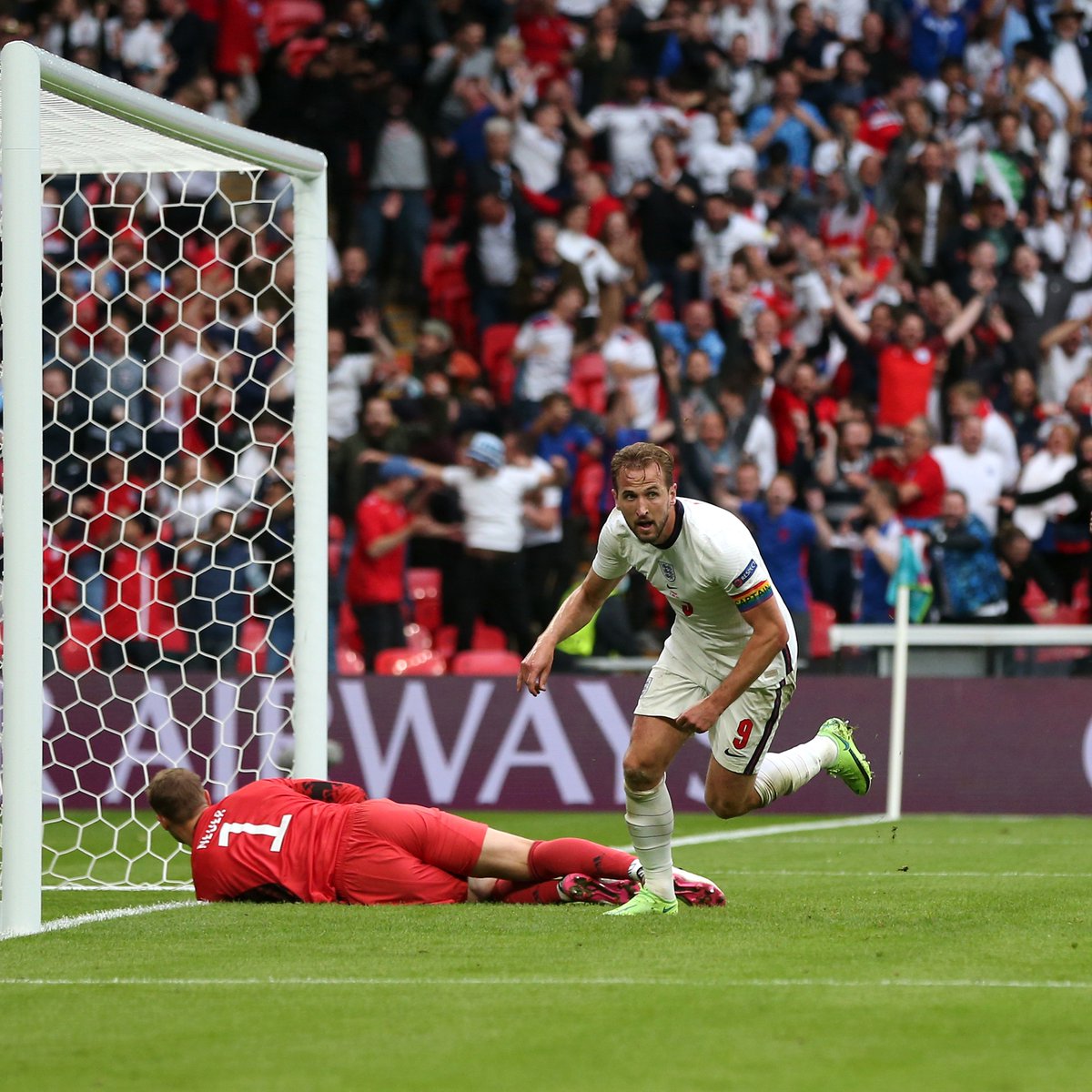 The roar when this went in 📢 Harry Kane against Germany at #EURO2020 – #OnThisDay three years ago!
