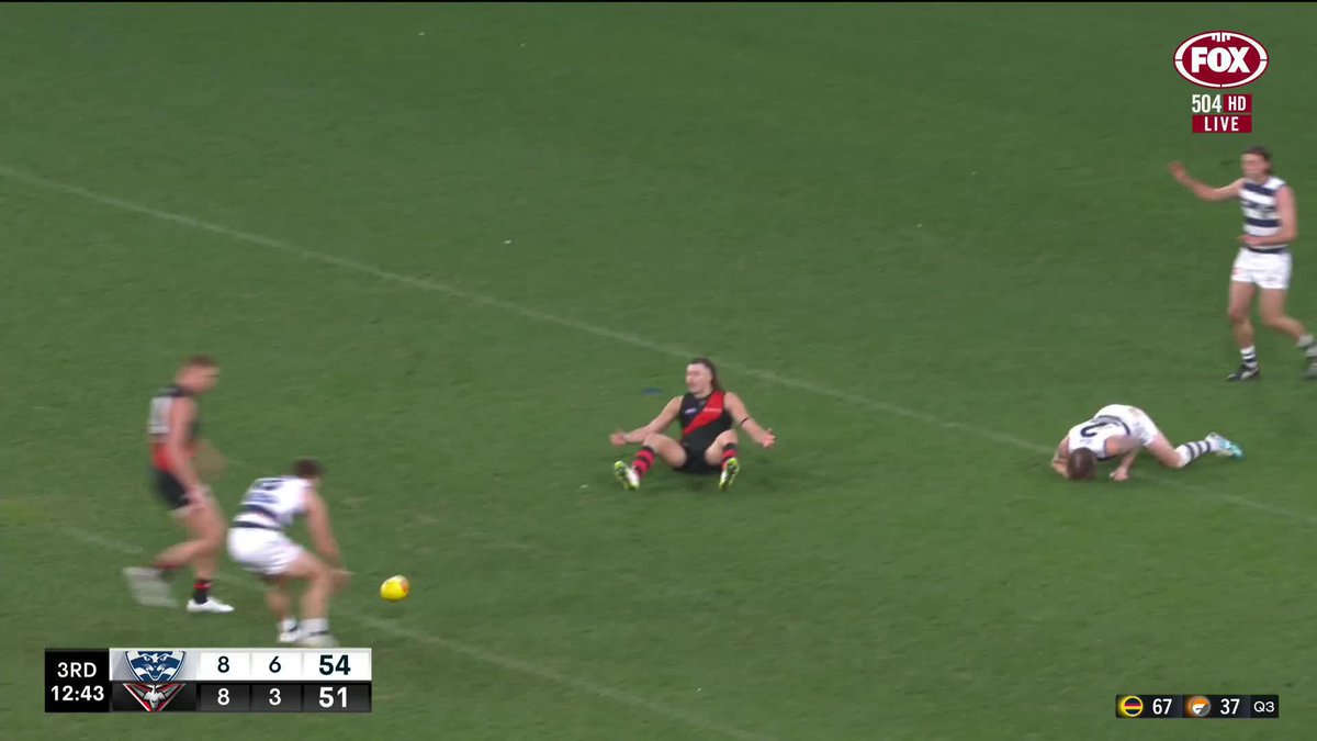 Should this have been a free kick to Draper? 🧐 📺 Watch #AFLCatsDons LIVE on ch. 504 or stream on Kayo: ✍️ BLOG 🔢 MATCH CENTRE