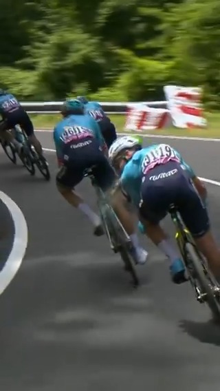 Was that VOMIT?! 🤮 The great Mark Cavendish is struggling on Stage 1 of Tour de France™, and riders from other teams are also trying to help him! 😳 TDF 2024 | SBS Australia &amp; SBS AustraliaOnDemand | June 29 - July 21 #SBSTDF | #couchpeloton | #TDF2024