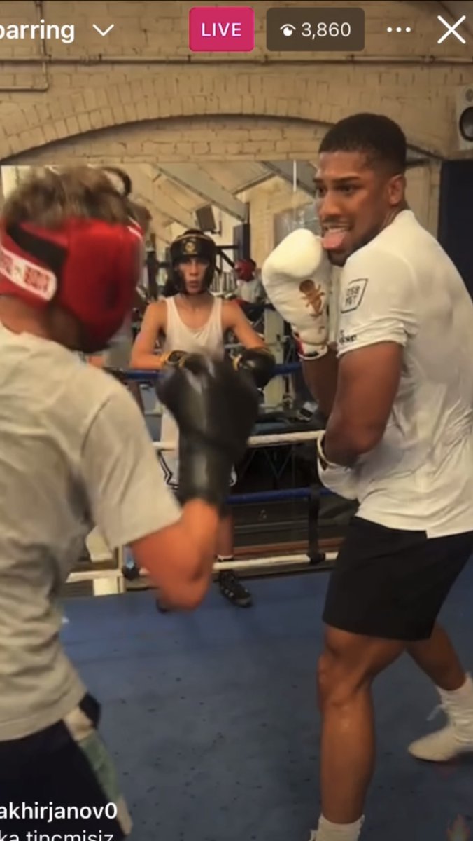 Anthony Joshua having fun sparring with some youngsters at his amateur gym Finchley ABC today, even picking up a small nick in the process: "Which one of you cut me? Was it you?" [🎥 Anthony Joshua]