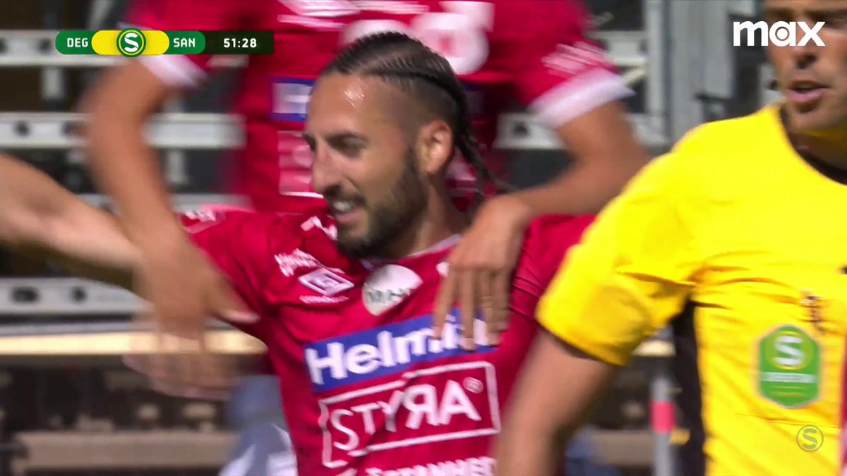 Hattrick! 🎩 Degerfors IF:s Dijan Vukojevic bjuder på stor show på Stora Valla när han chippar in 4-0 mot Sandvikens IF 🔴⚪ 📲 Se all kommande sport på vår nya streaming-hemmaplan Max, där du ser allt från Superettan.