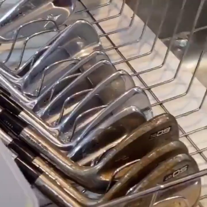 🚨Hard at work 🧑‍🍳🧽 (via AdelaidePhotographer / TikTok)