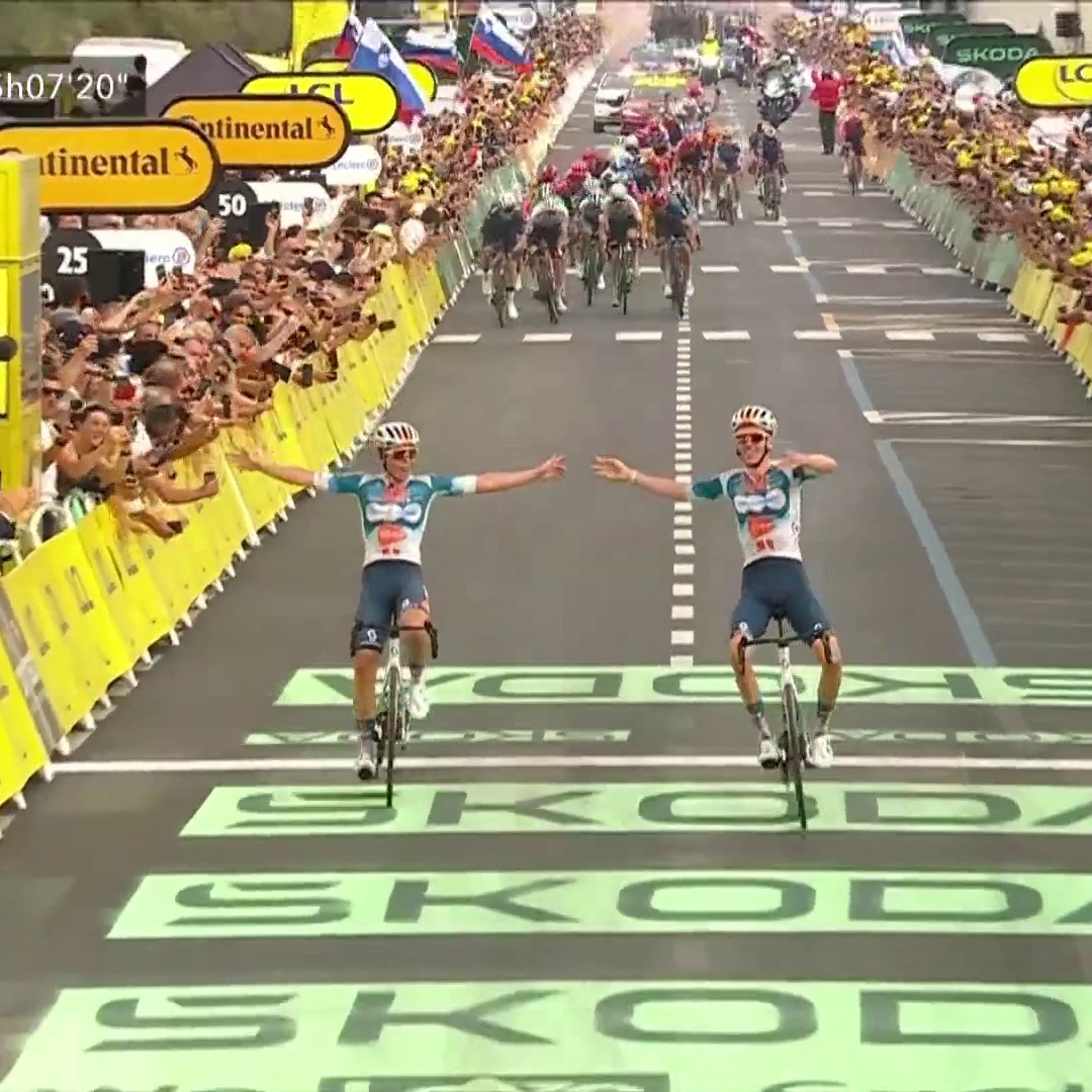 Opening the Tour de France with a 𝑩𝑨𝑵𝑮! 💥 It's a 1-2 finish for dsm–firmenich PostNL as Romain Bardet is first to cross the line with the support of Frank van den Broek in Stage 1 of the #TDF2024 🥇🥈
