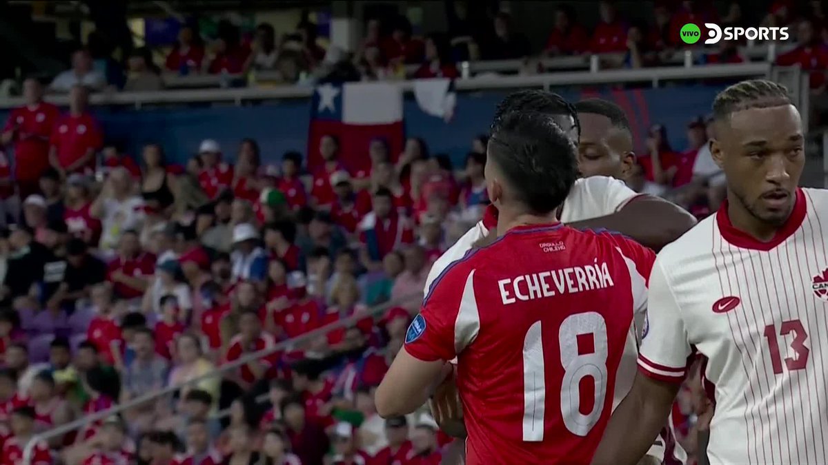 "ROBO" Por el codazo que le pegaron a Echeverría en el partido de Chile y Canadá por la Copa América y el árbitro no fue al VAR. Son unos chorros hijos de re mil puta.