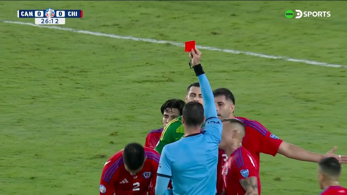 SUAZO EXPULSADO 🟥 🇨🇱 Roldán volvió a pintar de amarillo al lateral chileno y la Roja quedó con 10 jugadores ante Canadá. ¿Era para echarlo? CONMEBOL #CopaAméricaEnDSPORTS | #CopaAmérica