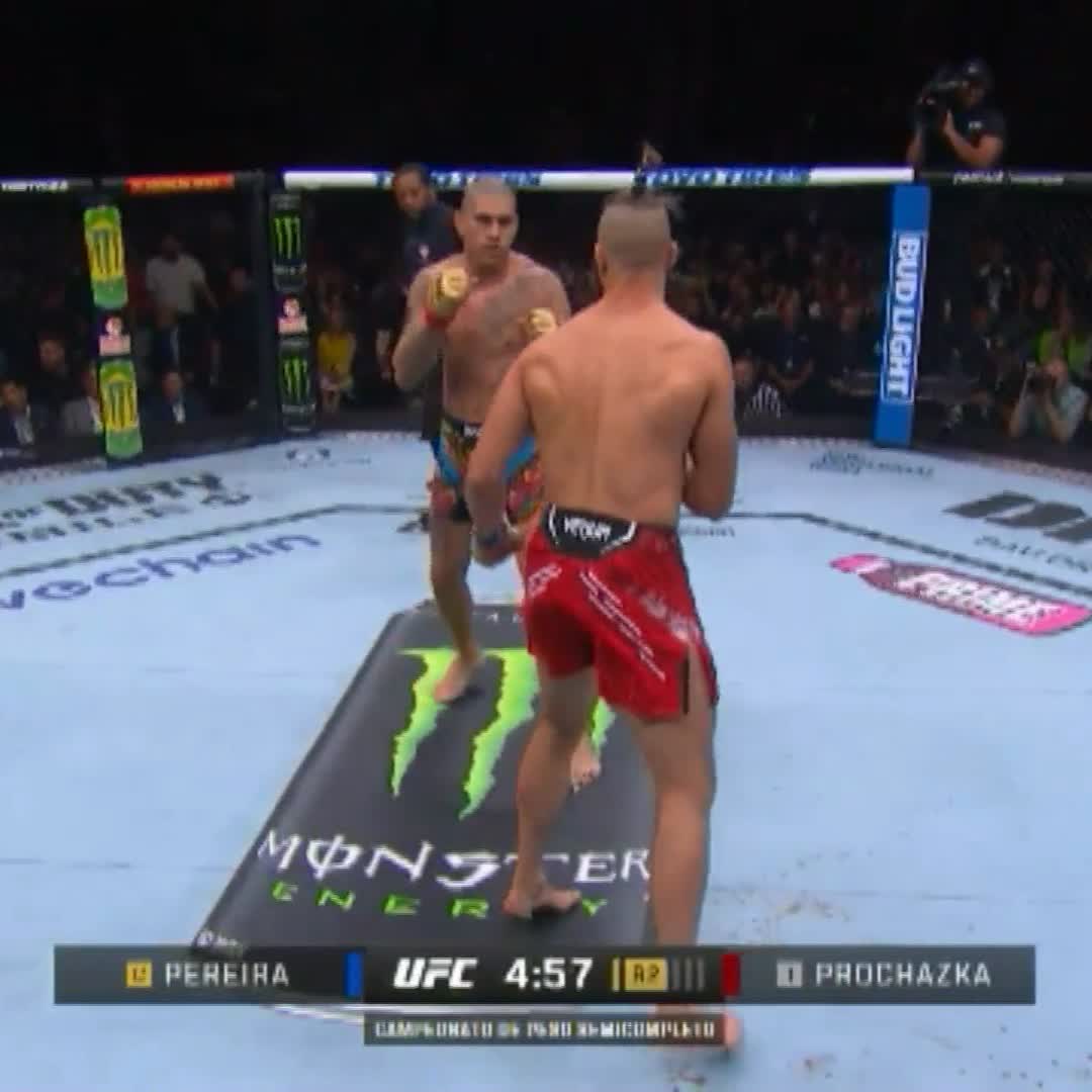 POATAAAAAAN❗️@ALEXPEREIRAUFC NOQUEA A PROCHAZKA EN EL SEGUNDO ROUND #UFC303