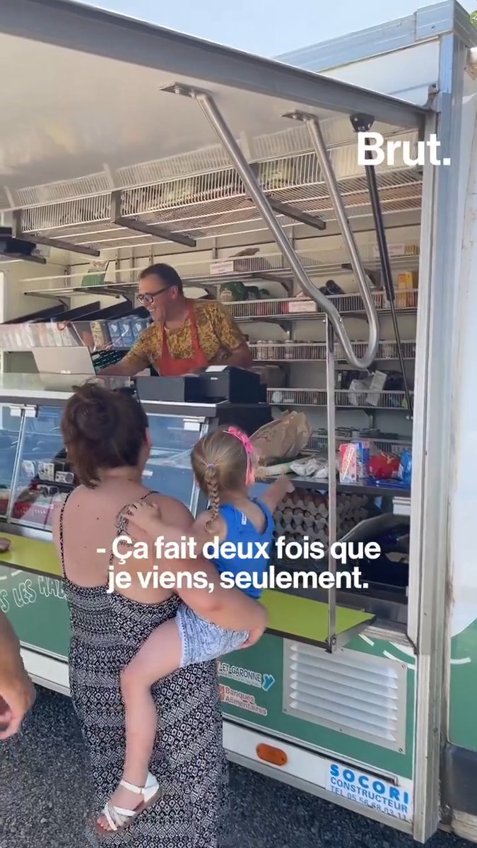 "Quand on va au supermarché, pour 50€, on n'a pas grand chose" Dans cette épicerie ambulante et solidaire qui sillonne les routes et les villages du Lot-et-Garonne, tout est à 0,60€ le kilo. Et ça change la vie. Brut a suivi l'Epi'Bus dans sa tournée près de Villeneuve-sur-Lot.