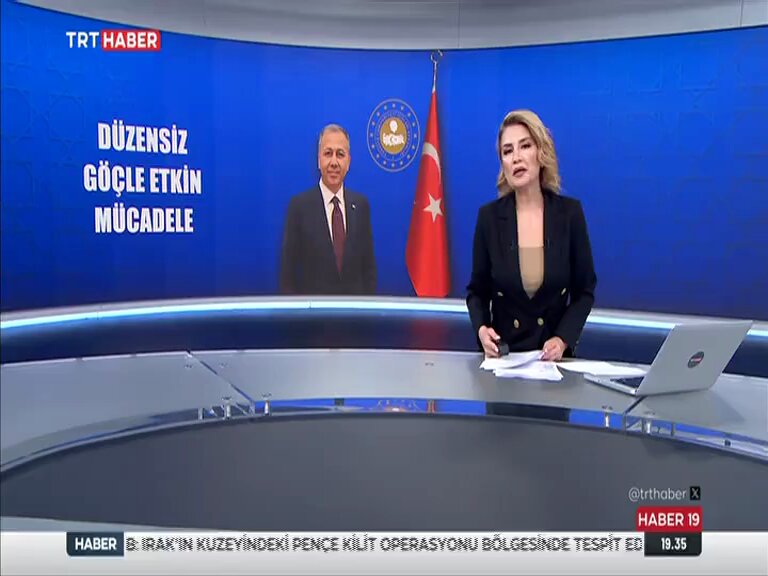İçişleri Bakanımız Sn. Ali Yerlikaya: "Kabineye geldiğimiz ilk günden itibaren Sayın Cumhurbaşkanımızın talimatlarıyla düzensiz göçle ve göçmen kaçakçılığı organizatörleriyle durmadan duraksamadan amansız bir şekilde mücadele ediyoruz." 📍Gaziantep TRT HABER