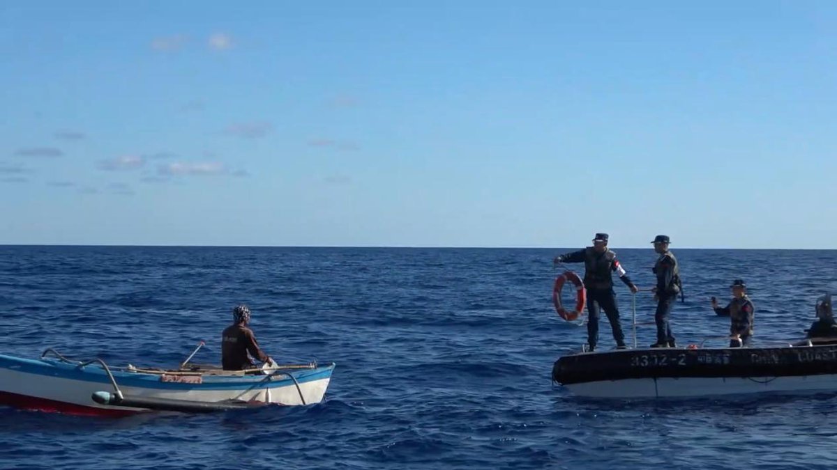 #Exclusive #Video: A #China Coast Guard vessel helped rescue a #Philippine fishing boat in distress near China’s Huangyan Dao in the #SouthChinaSea on June 30. Two people on board the Philippine boat were injured and in critical condition.