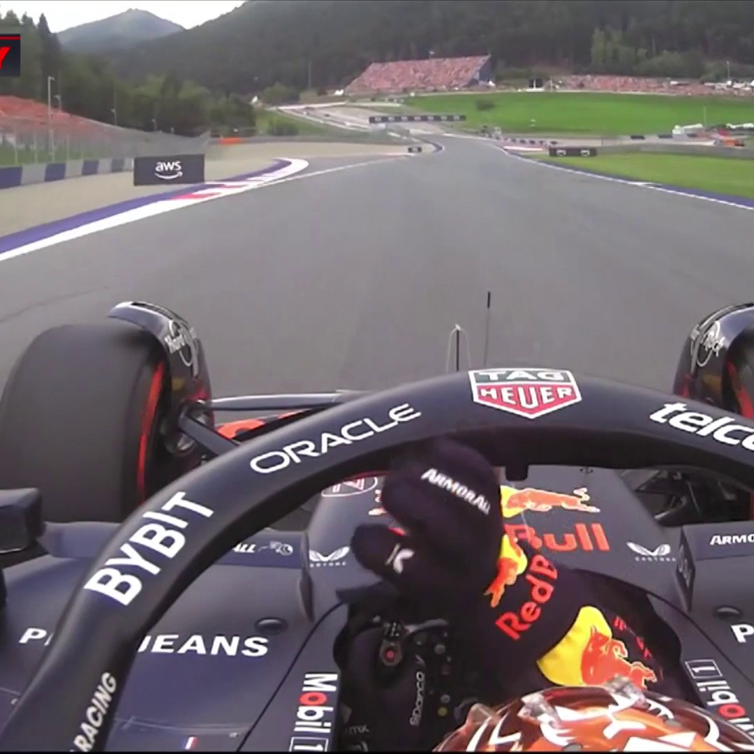 "That's just ridiculous" 📻😡 An unhappy Max after learning of his 10-second penalty for his collision with Lando 👇